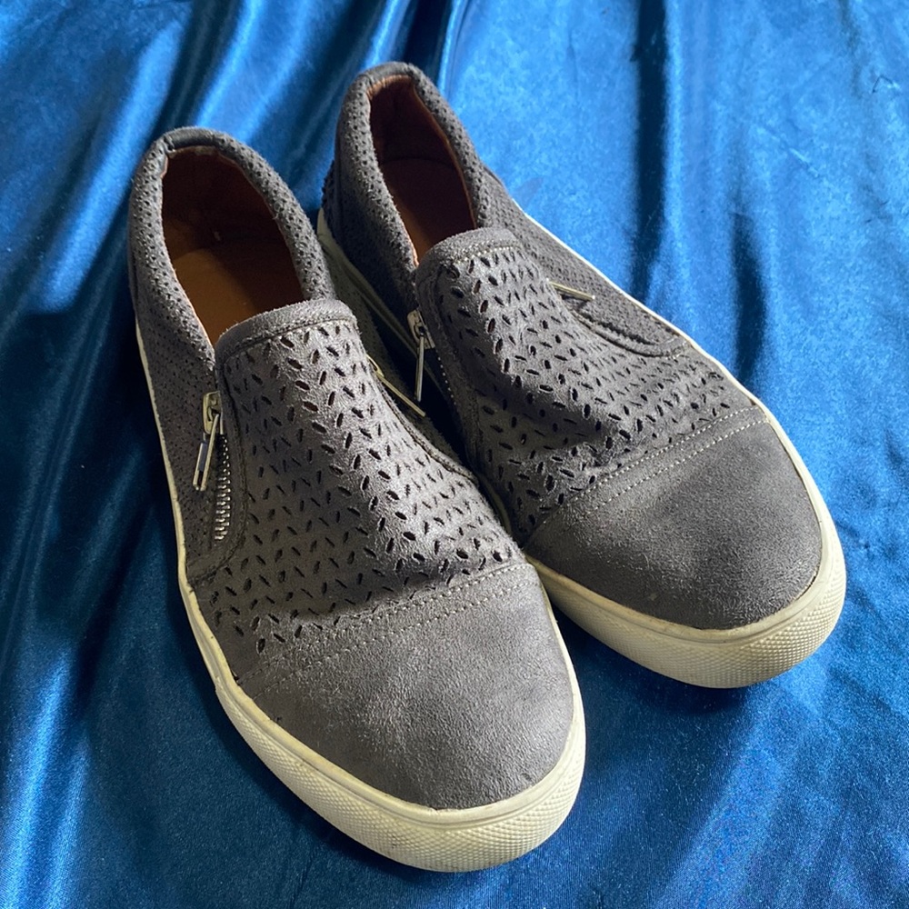 fancy sneakers size 7.5